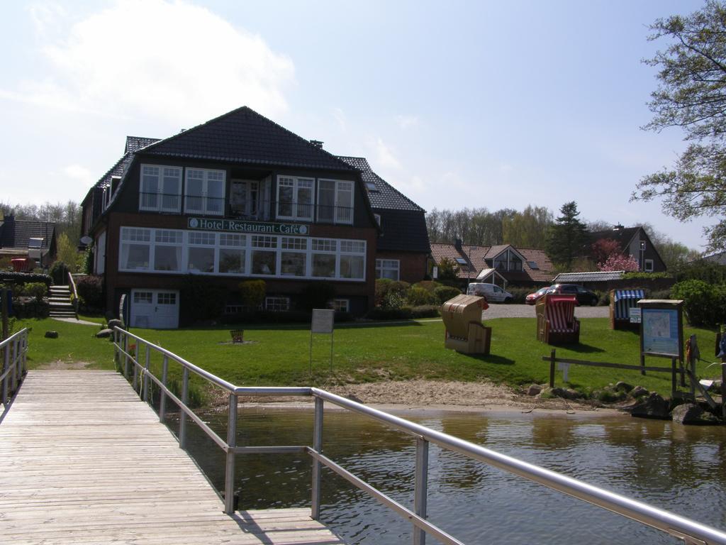 Hotel Fahrhaus Niederkleveez Bosdorf  Exterior photo