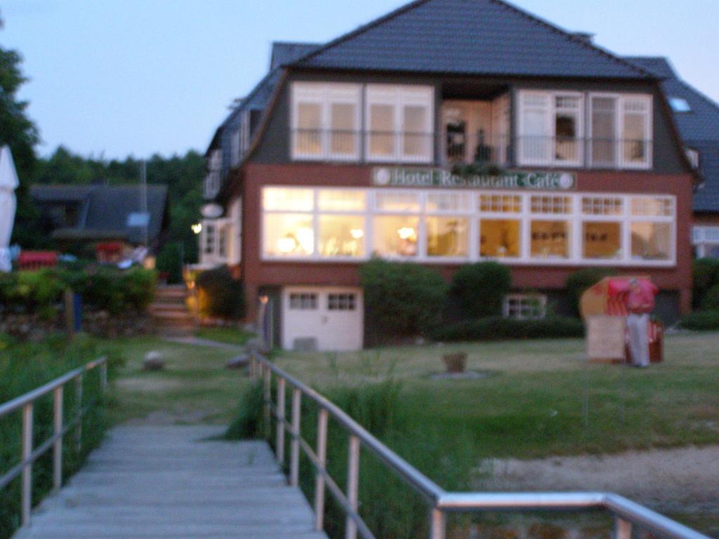 Hotel Fahrhaus Niederkleveez Bosdorf  Exterior photo