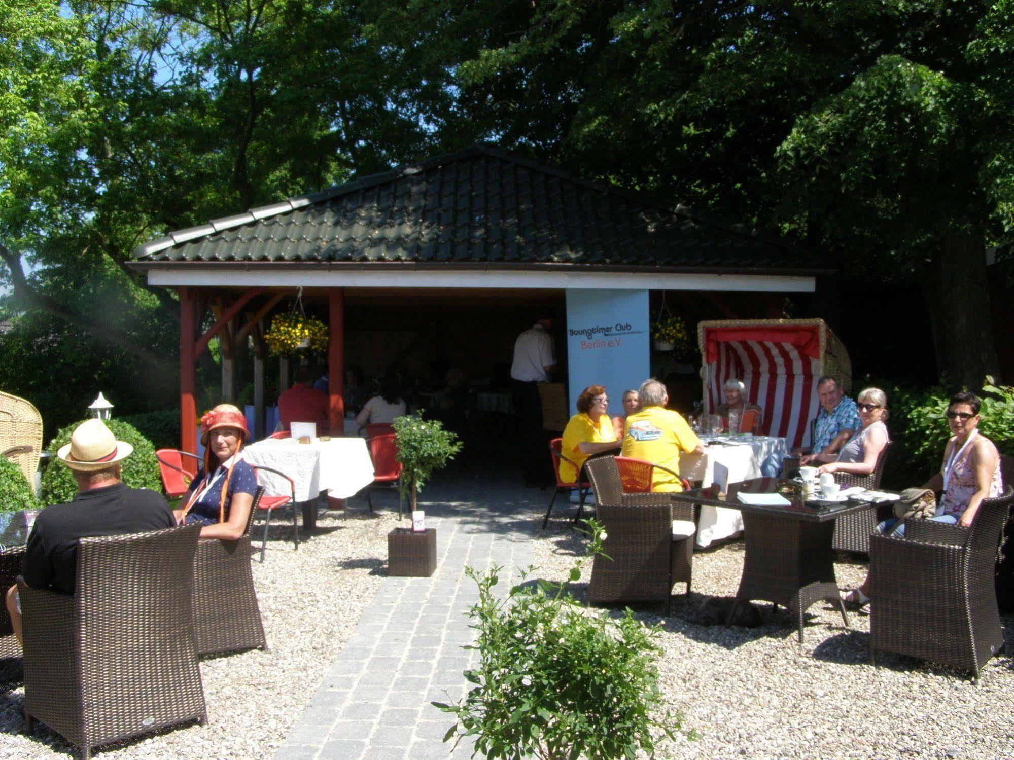 Hotel Fahrhaus Niederkleveez Bosdorf  Exterior photo